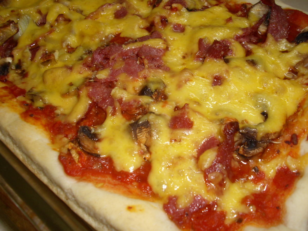 Restaurant Pizza Crust (Bread Machine) Recipe