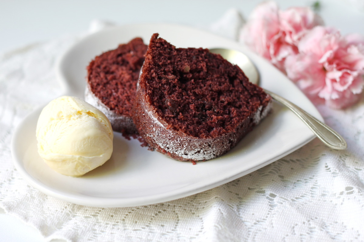 Red Velvet Pecan Praline Pound Cake_image