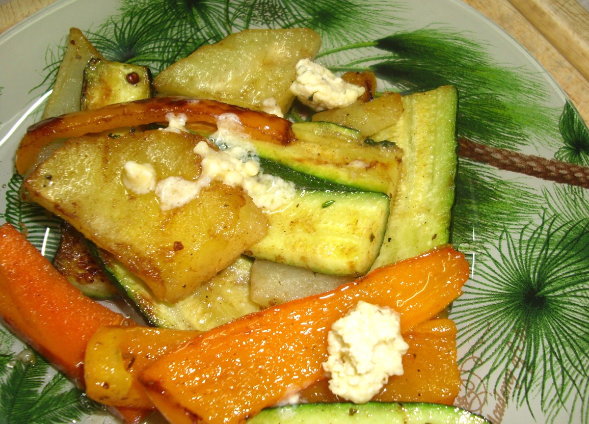 Grilled Vegetable Medley With Blue Cheese Butter_image