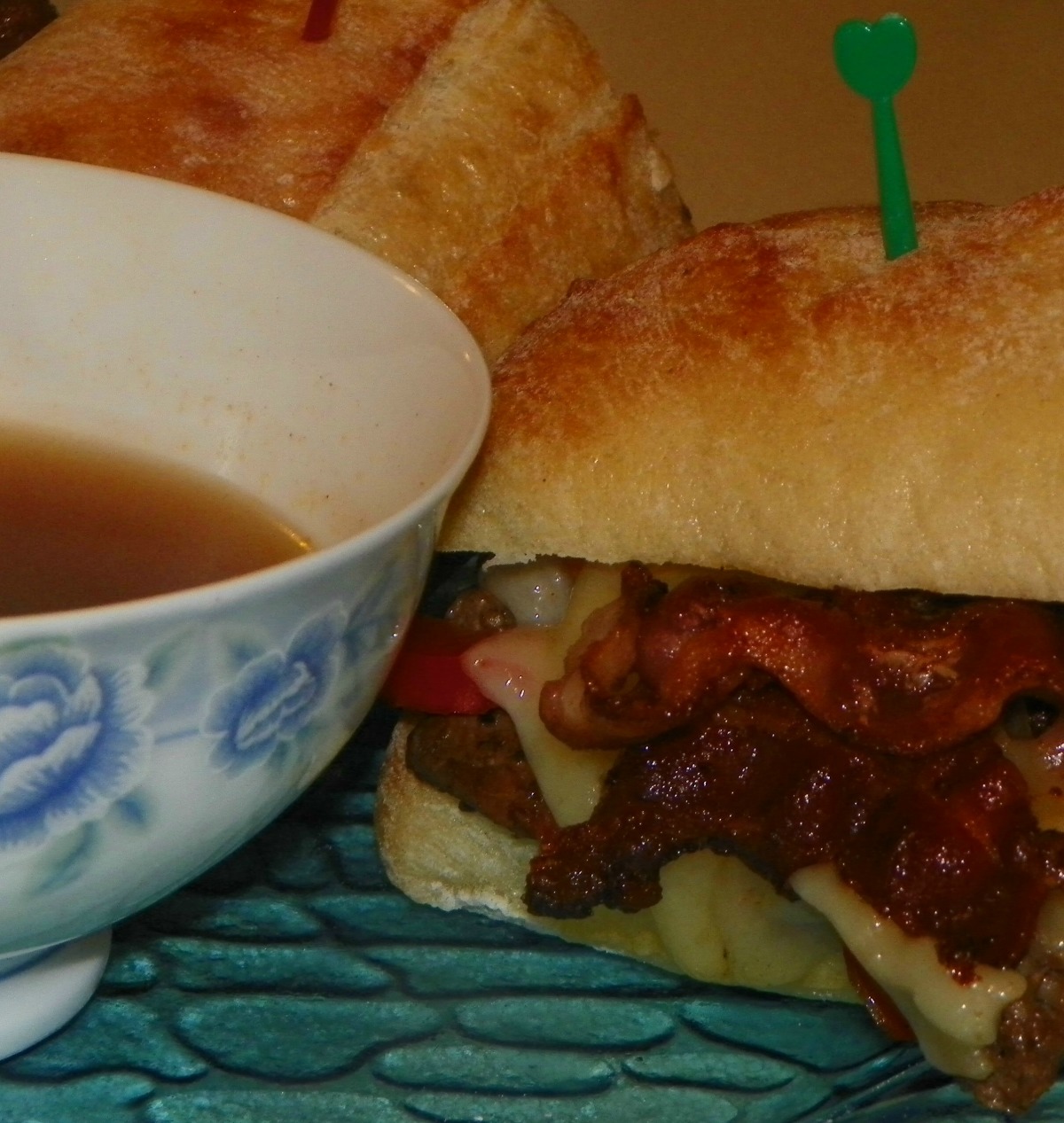 Sirloin Steak Sandwiches With Homemade Dipping Sauce_image