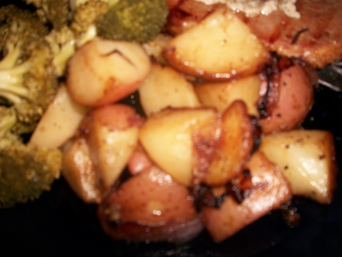 Olive Garden Roasted Potatoes With Red Onions and Rosemary-image