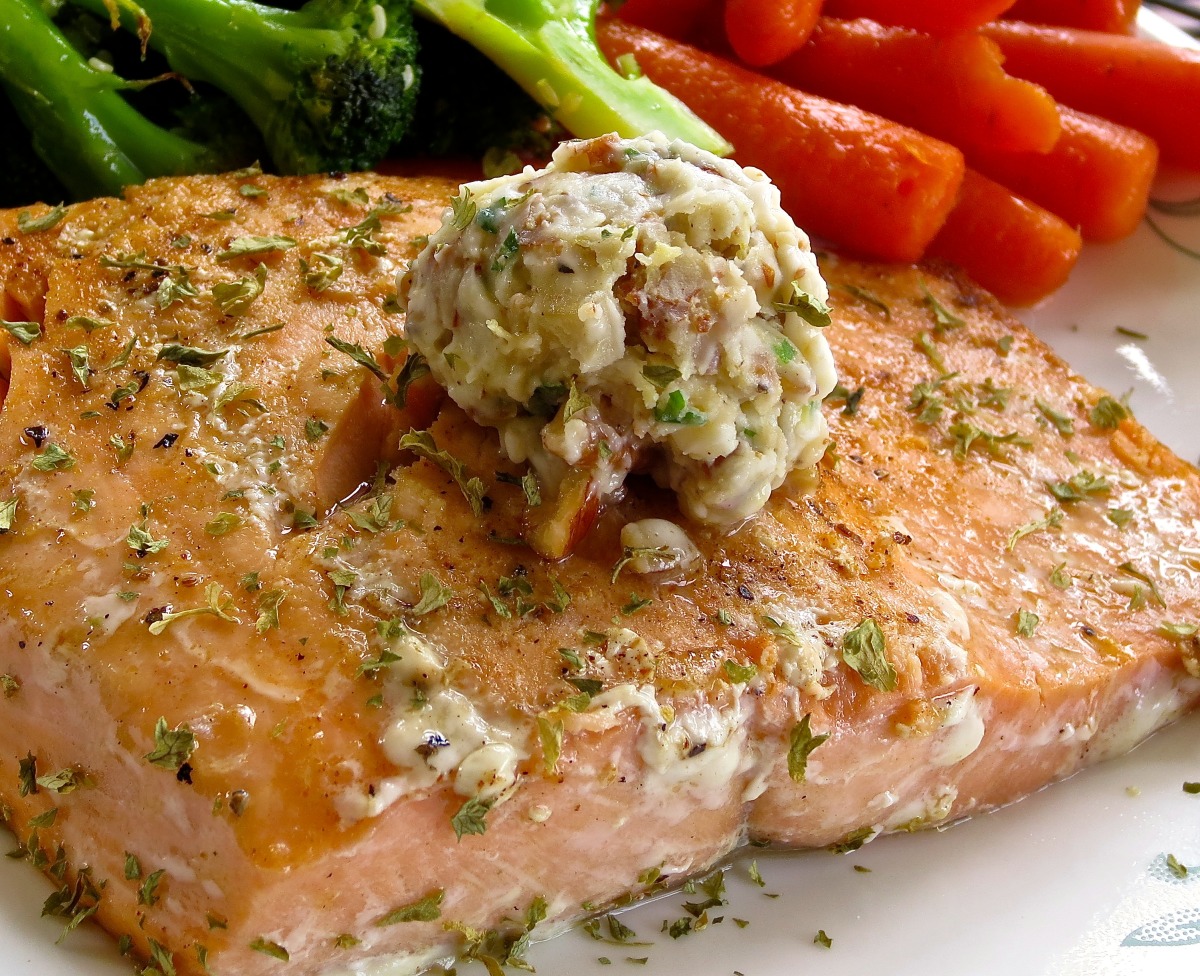 Grilled Salmon With Pecan Butter_image
