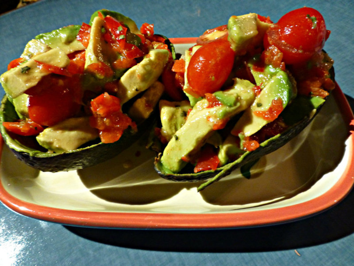 Avocado With Bell Pepper and Tomatoes_image