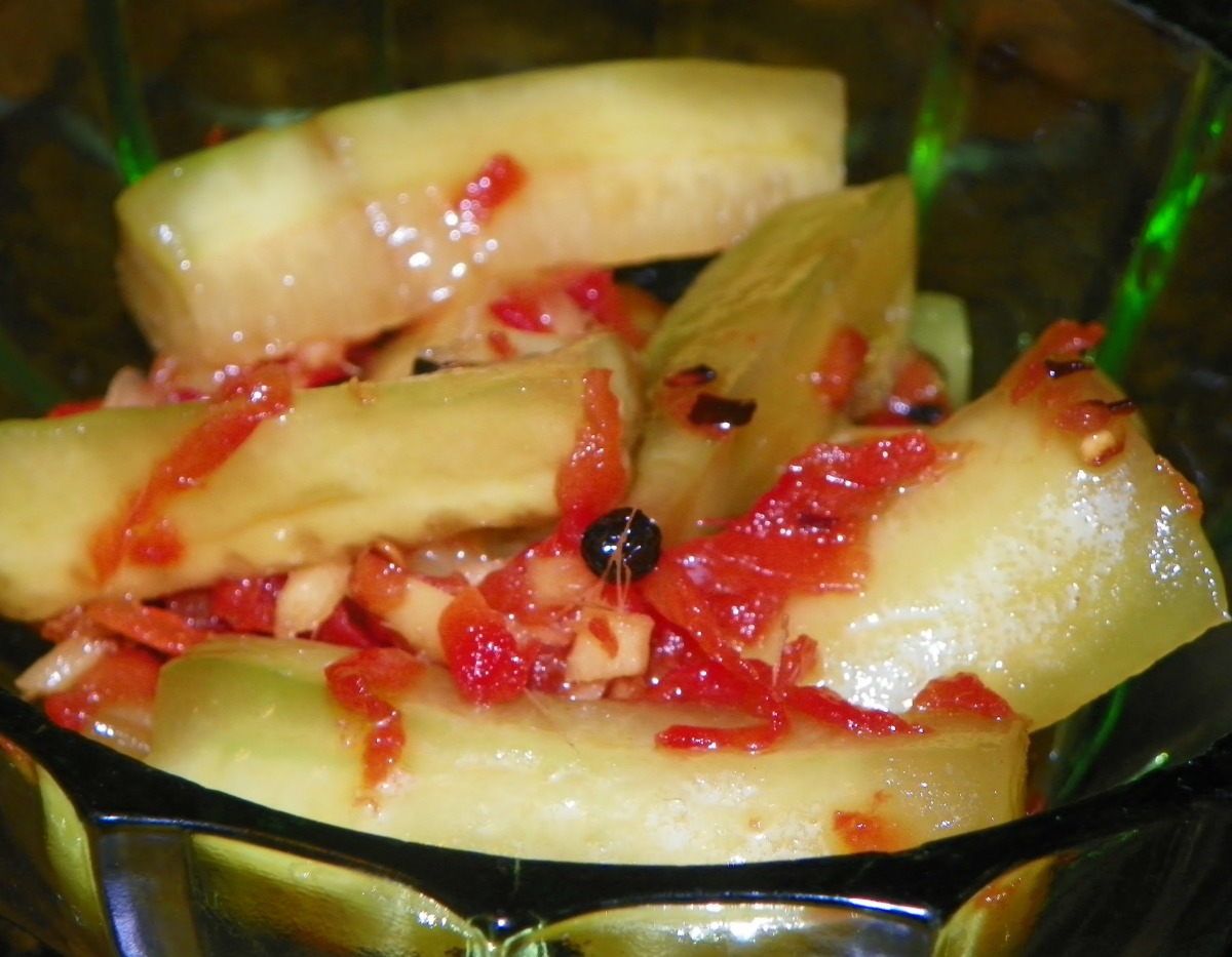 Atjar Ketimun (Cucumbers in Turmeric)
