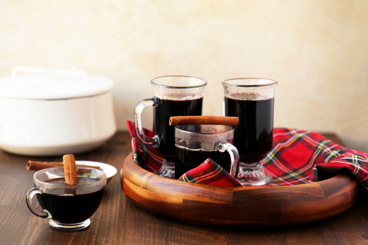 Mulled Pomegranate and Red Wine Punch (Slow Cooker)-image