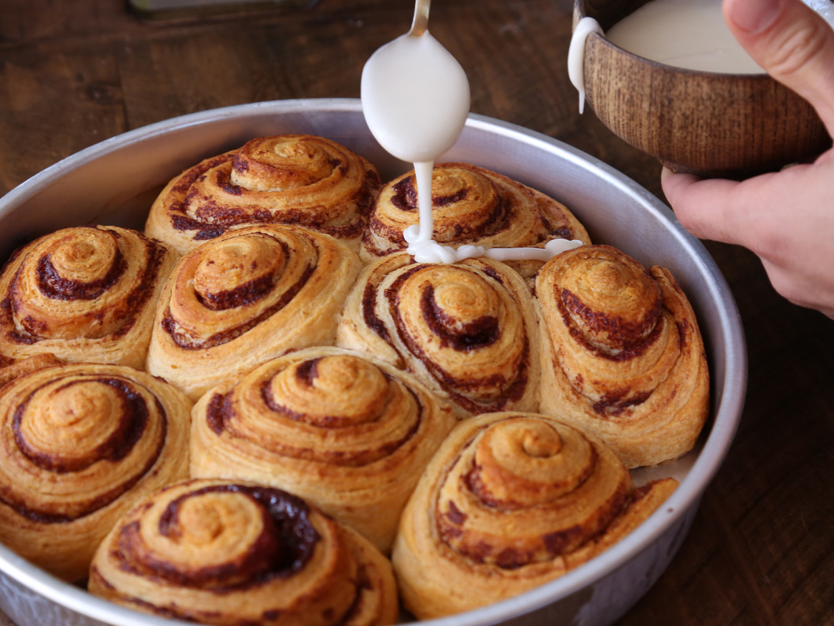 Quick-Rise Cake Mix Cinnamon Rolls image