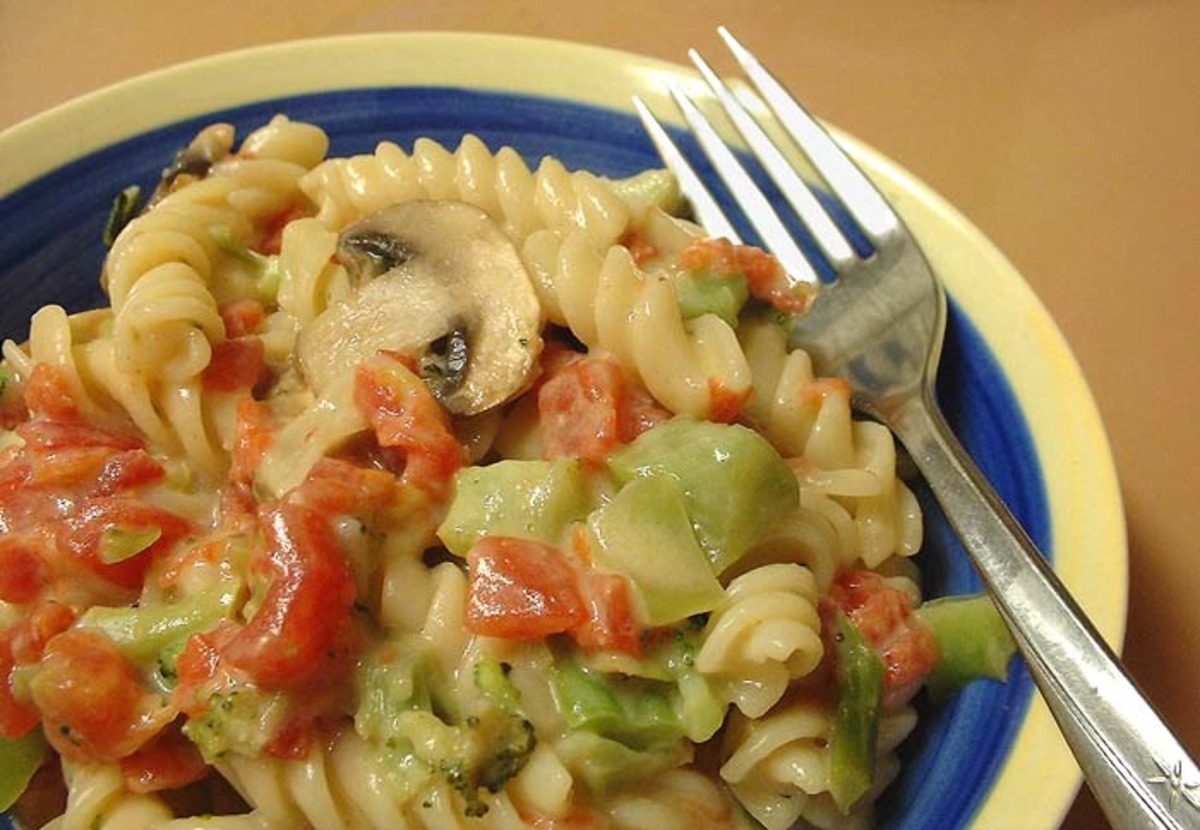 Pasta,Mushrooms and Broccoli W/ Creamy Tomato Sauce_image