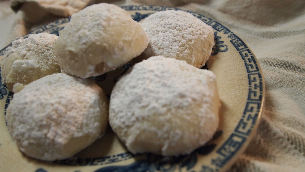 Greek traditional Christmas butter cookies (kourabiethes/kourabiedes