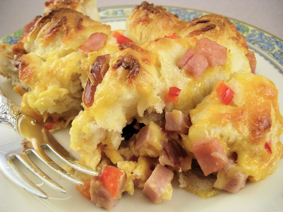 Cheesy Ham Biscuit Pull Aparts_image