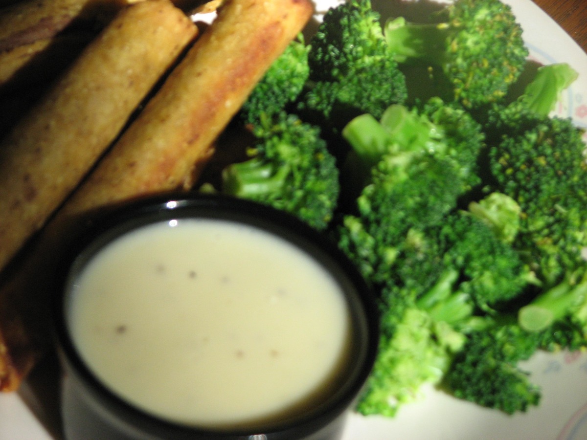 Easy Cheddar-Garlic Cheese Sauce-image