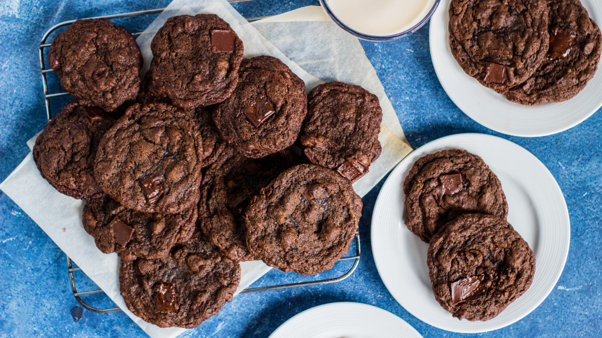 Chewy Double Chocolate Chip Cookies_image