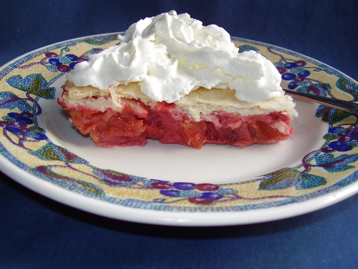 Summer Strawberry Rhubarb Pie