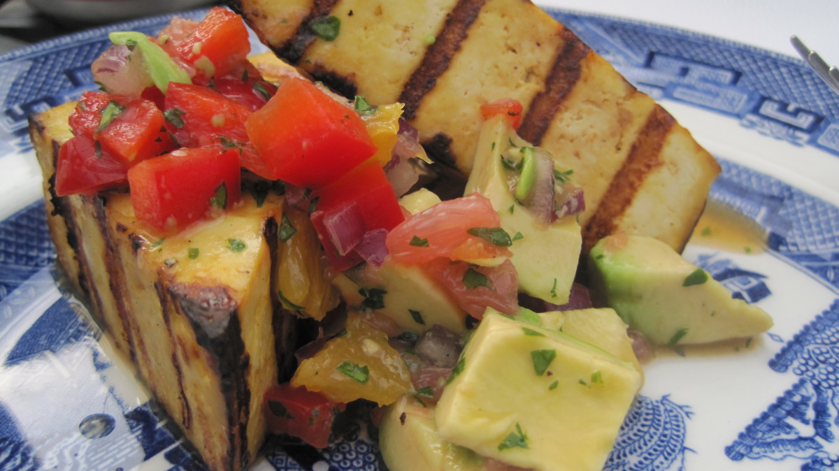 Grilled Tofu with Grapefruit and Avocado Salsa_image