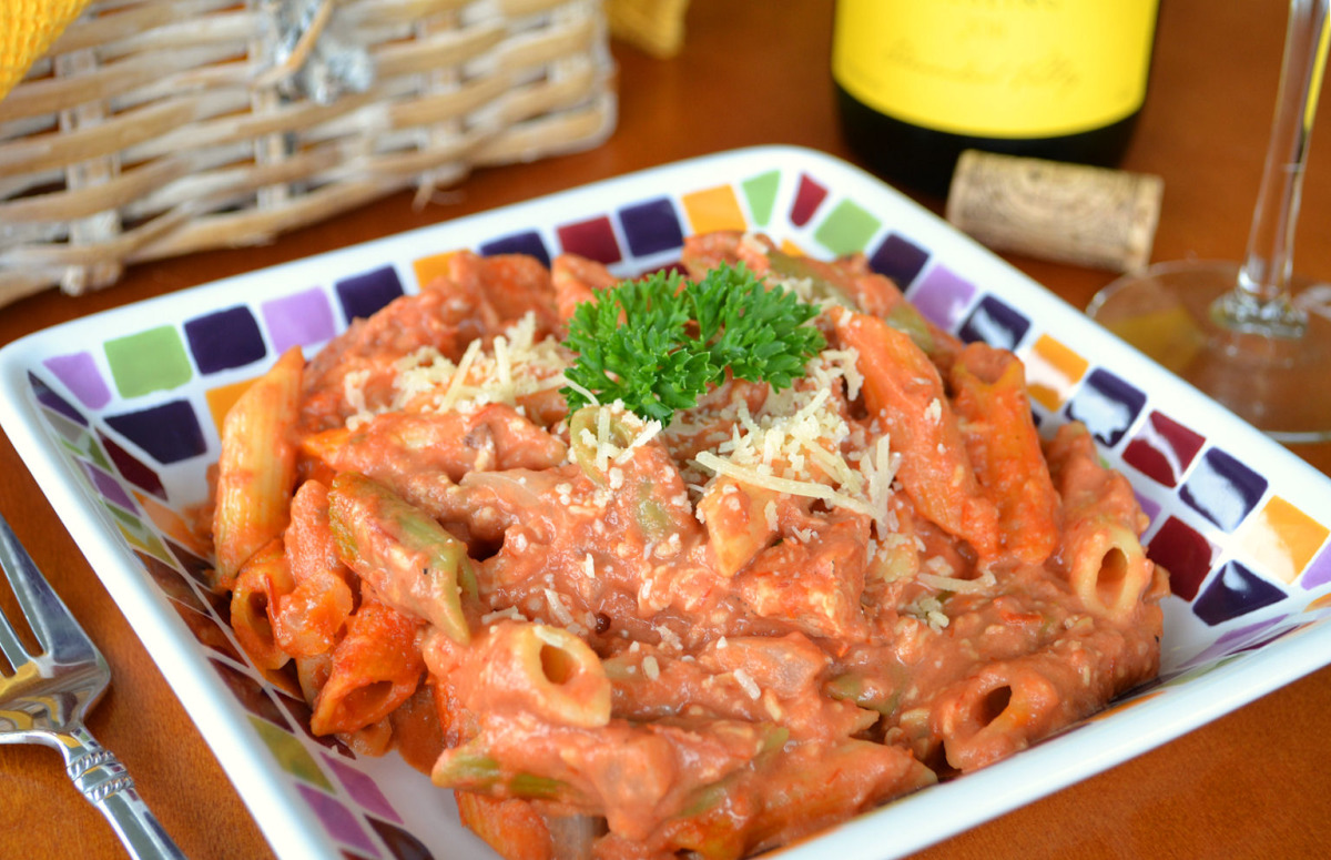 Creamy Pink Vodka Sauce With Penne_image