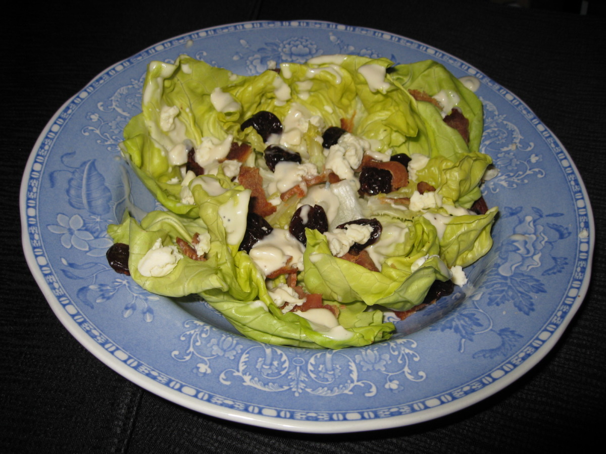 Butter Lettuce Salad With Bacon, Dried Cherries and Roquefort Vi_image