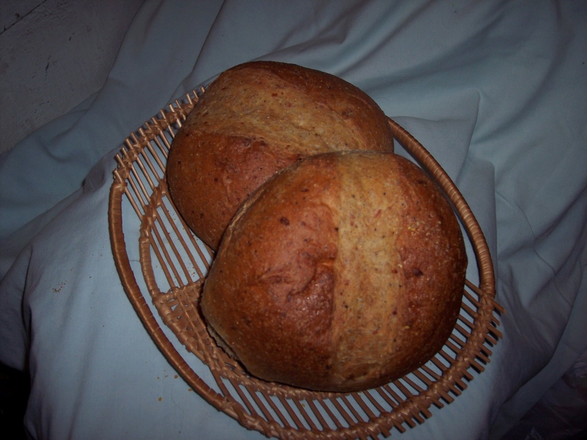 Coarse Black Pepper-Cheese Bread image