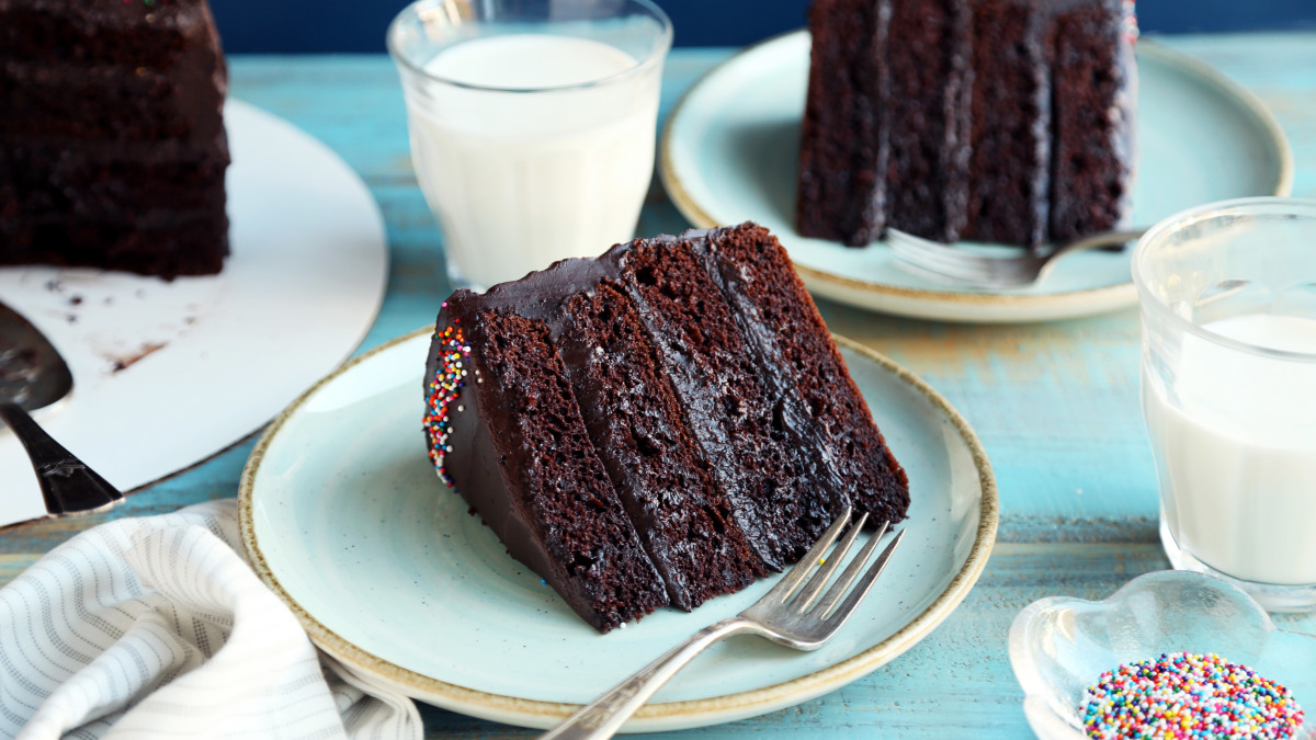 Darn Good Chocolate Cake ( Cake Mix Cake) Recipe - Food.com