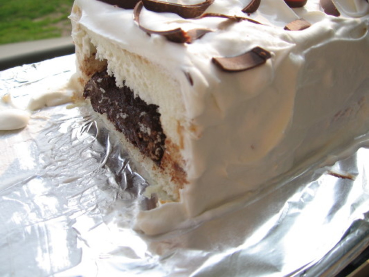 Chocolate-Filled Angel Food Cake_image