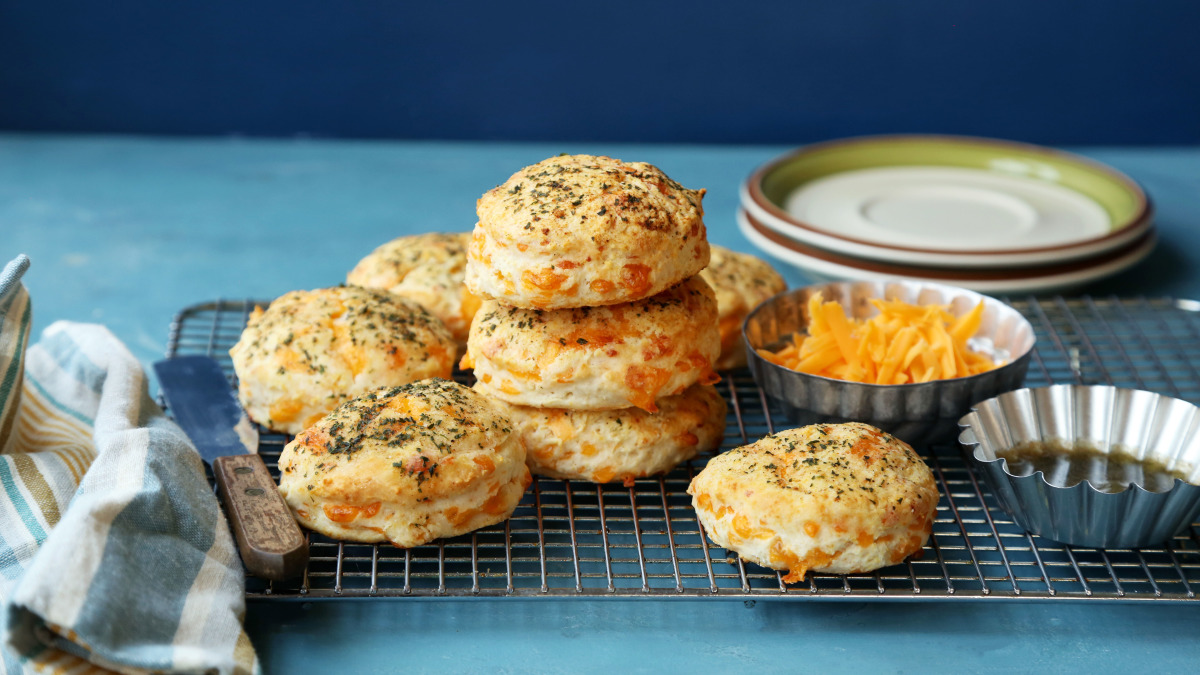 Red Lobster Is Selling Gluten-Free Cheddar Bay Biscuit Mix At Walmart