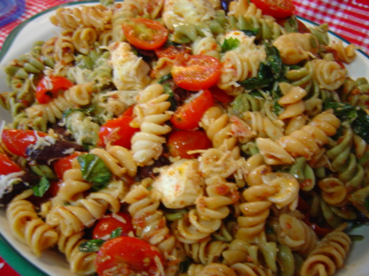 Sun-Dried Tomato & Fresh Mozzarella Pasta Salad Recipe 