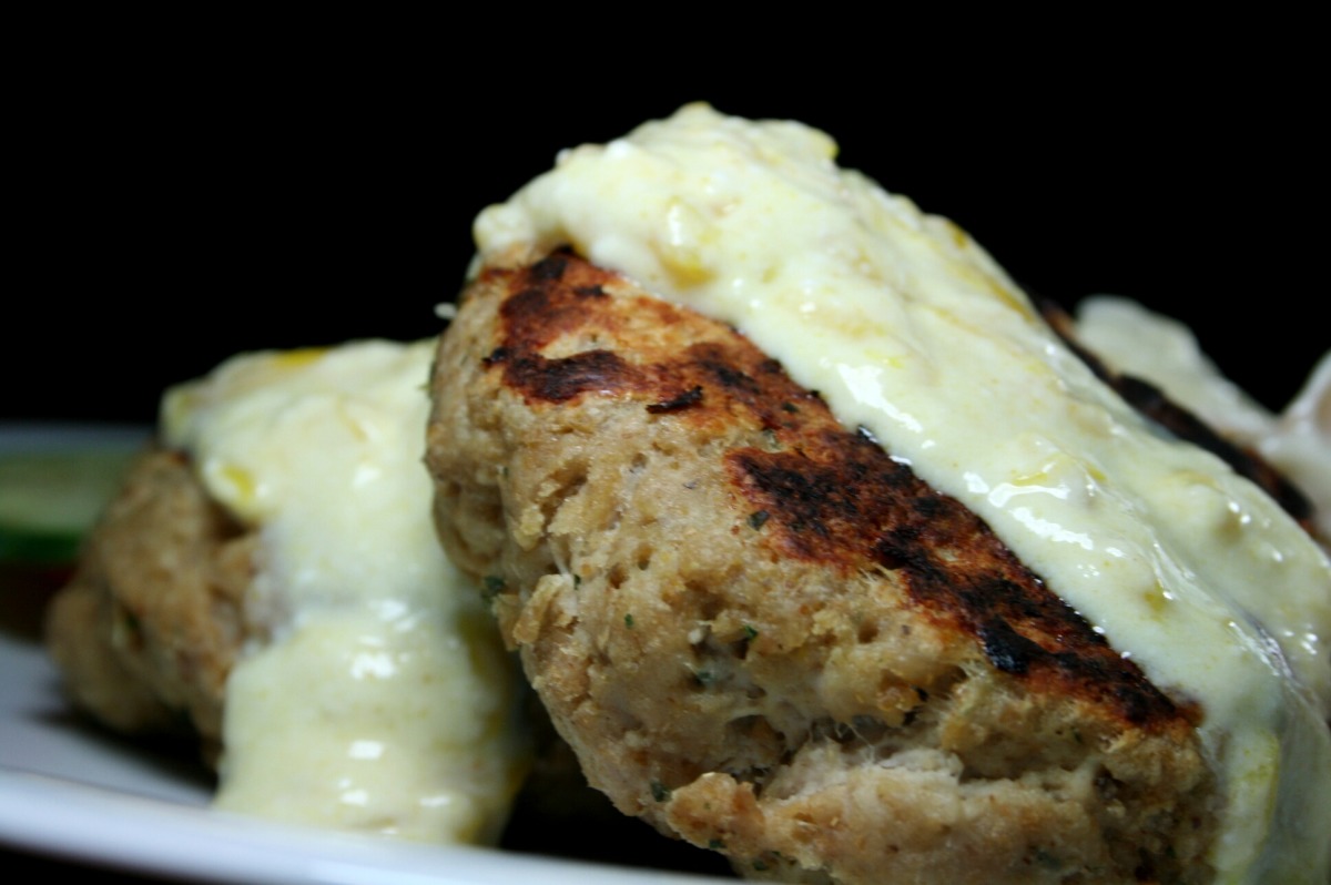 Tandoori Chicken Burgers With Creamy Chutney