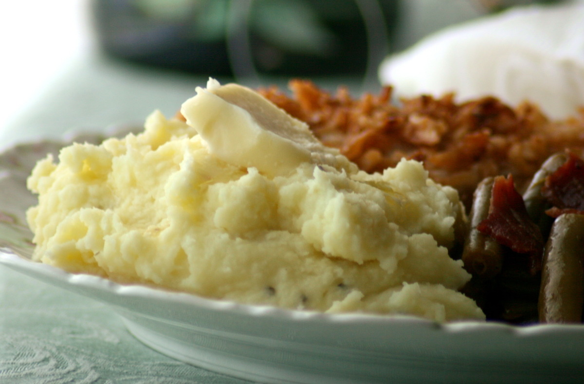 Sinfully Delish Garlic Mashed Potatoes-image