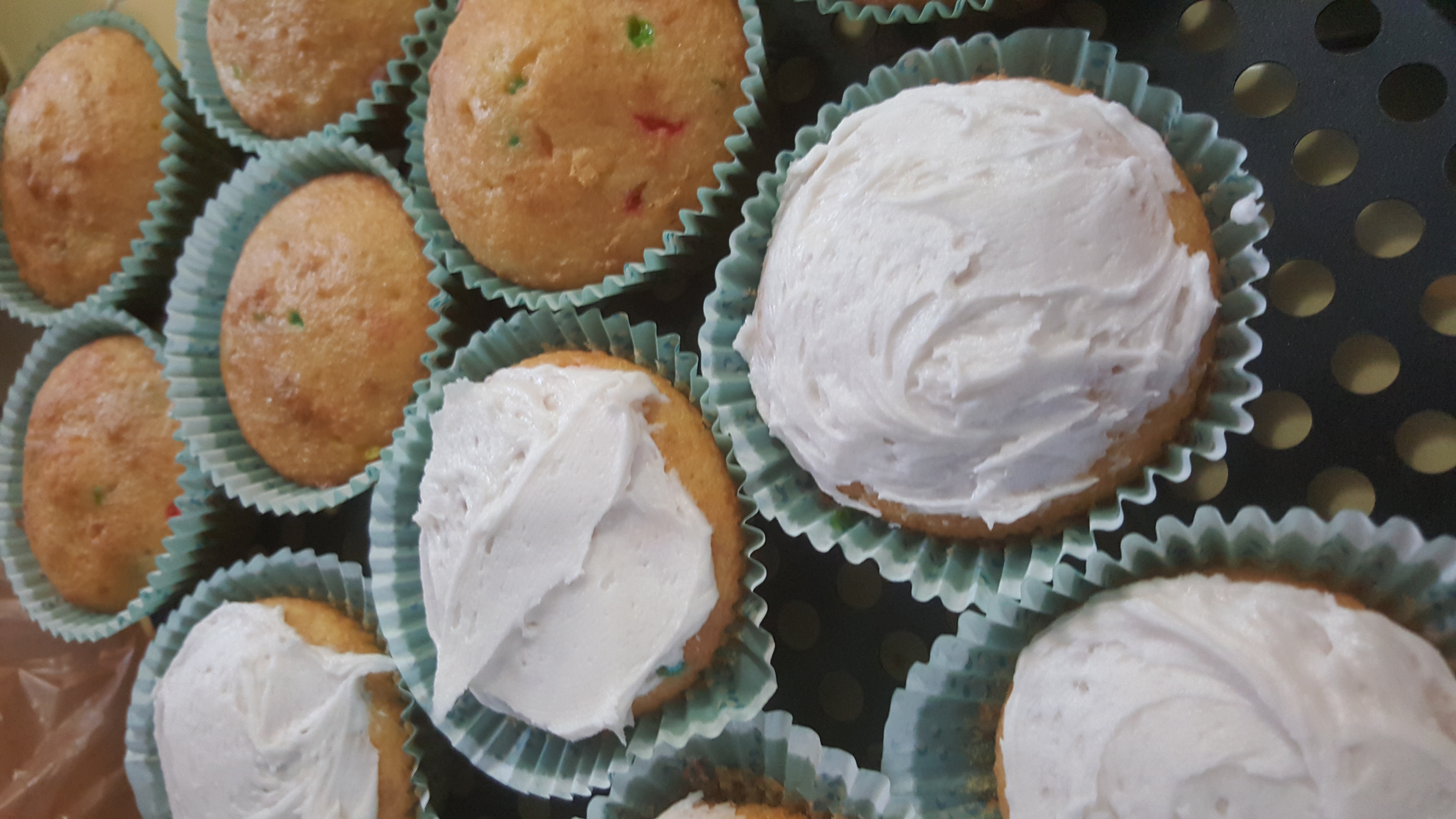 Basic Vanilla Frosting - Image 7