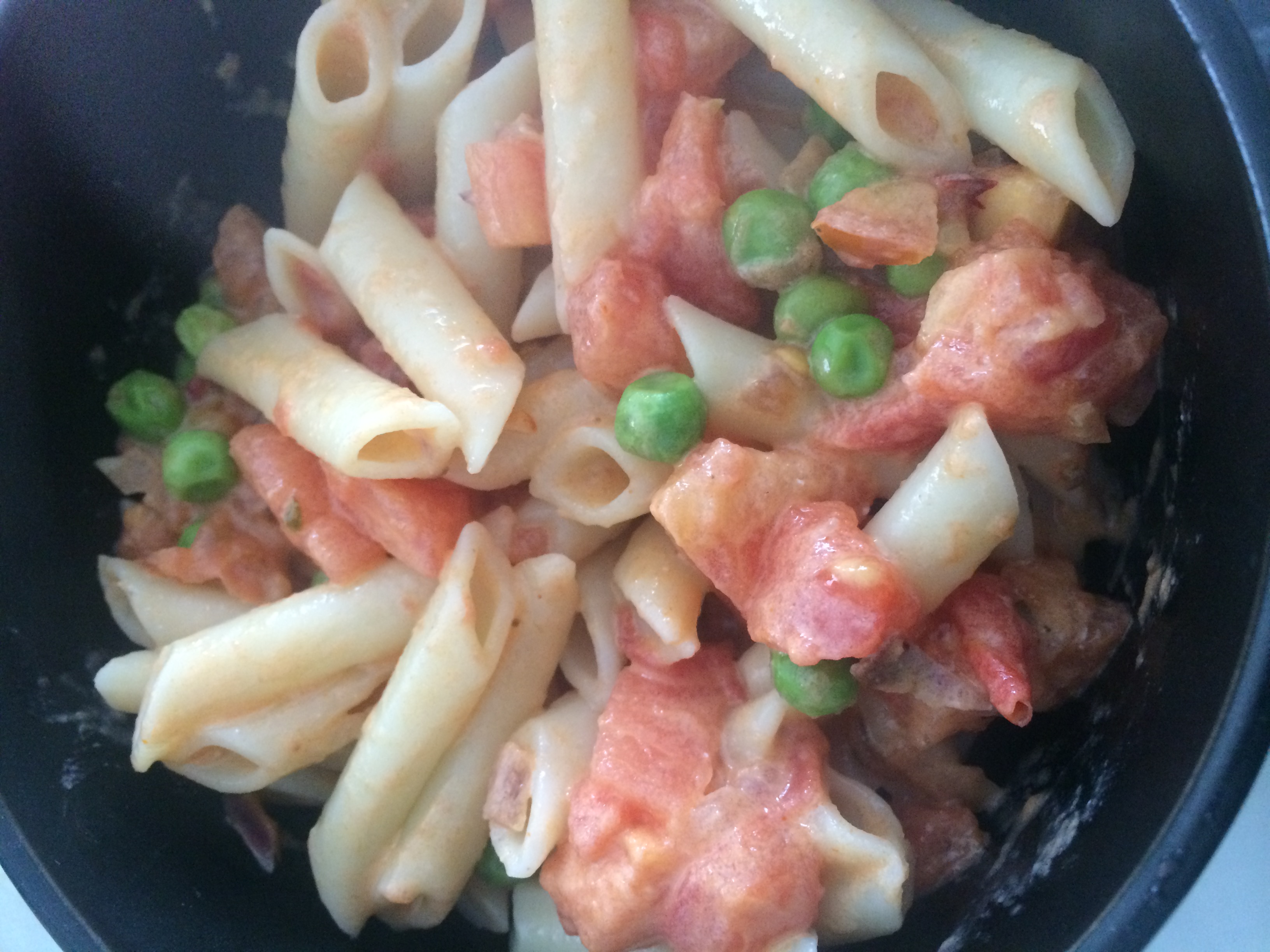 Pasta with Tomatoes, Peas and Cream - Image 2