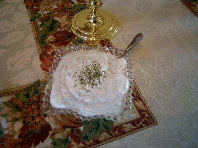 SOUR CREAM & DILL SAUCE TO SERVE WITH SALMON