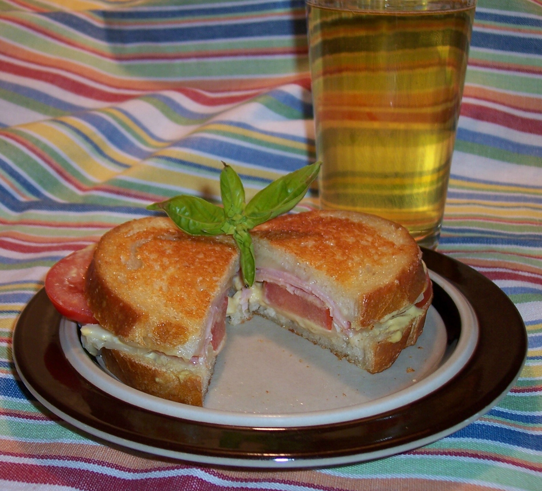 Ⓝ Recipe CRUSTY GRILLED HAM AND CHEESE SANDWICHES