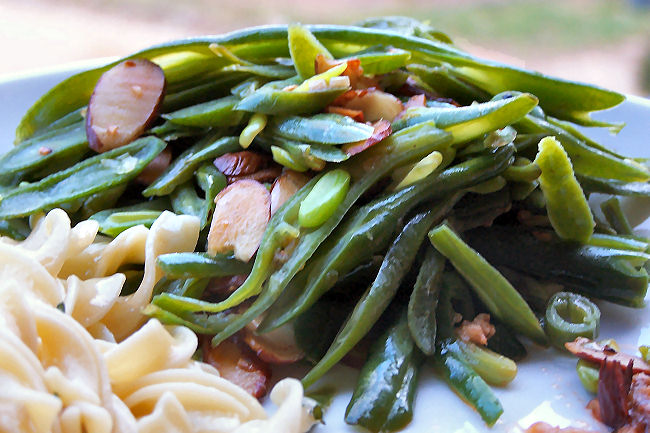 HARICOT VERT - FRENCH GREEN BEANS WITH GARLIC AND SLICED ALMONDS