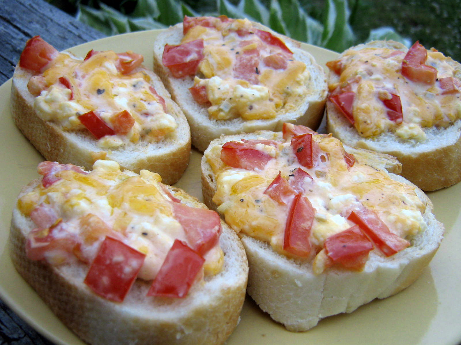 JOANNE'S CREAMY BRUSCHETTA JOANNE'S CREAMY BRUSCHETTA