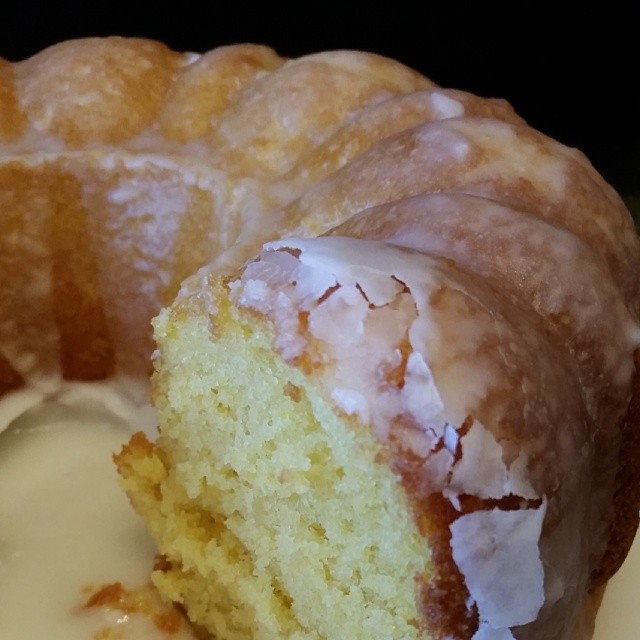 ✻  LEMON BUNDT CAKE