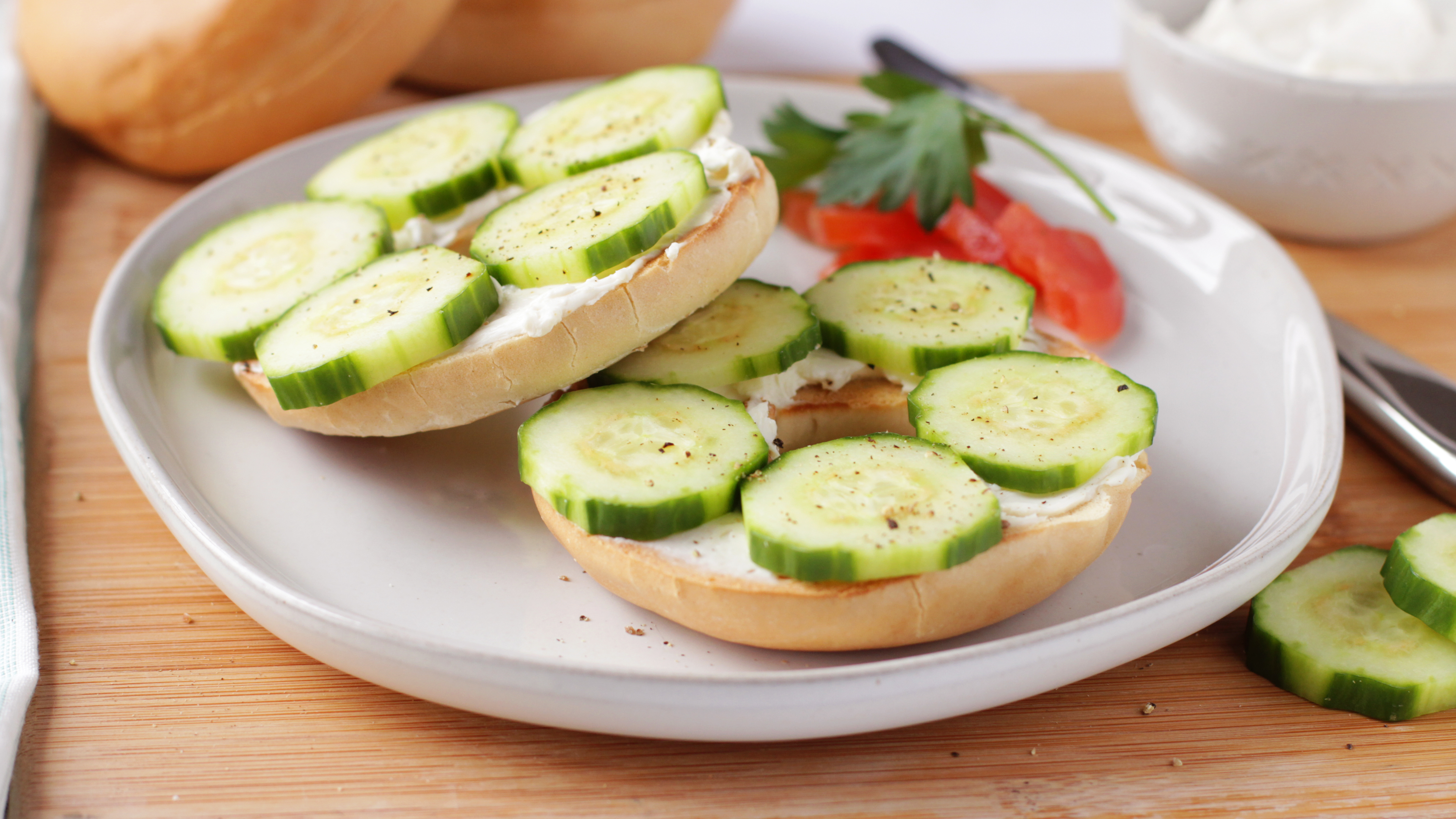 NAT'S CUCUMBER CREAM CHEESE BAGEL