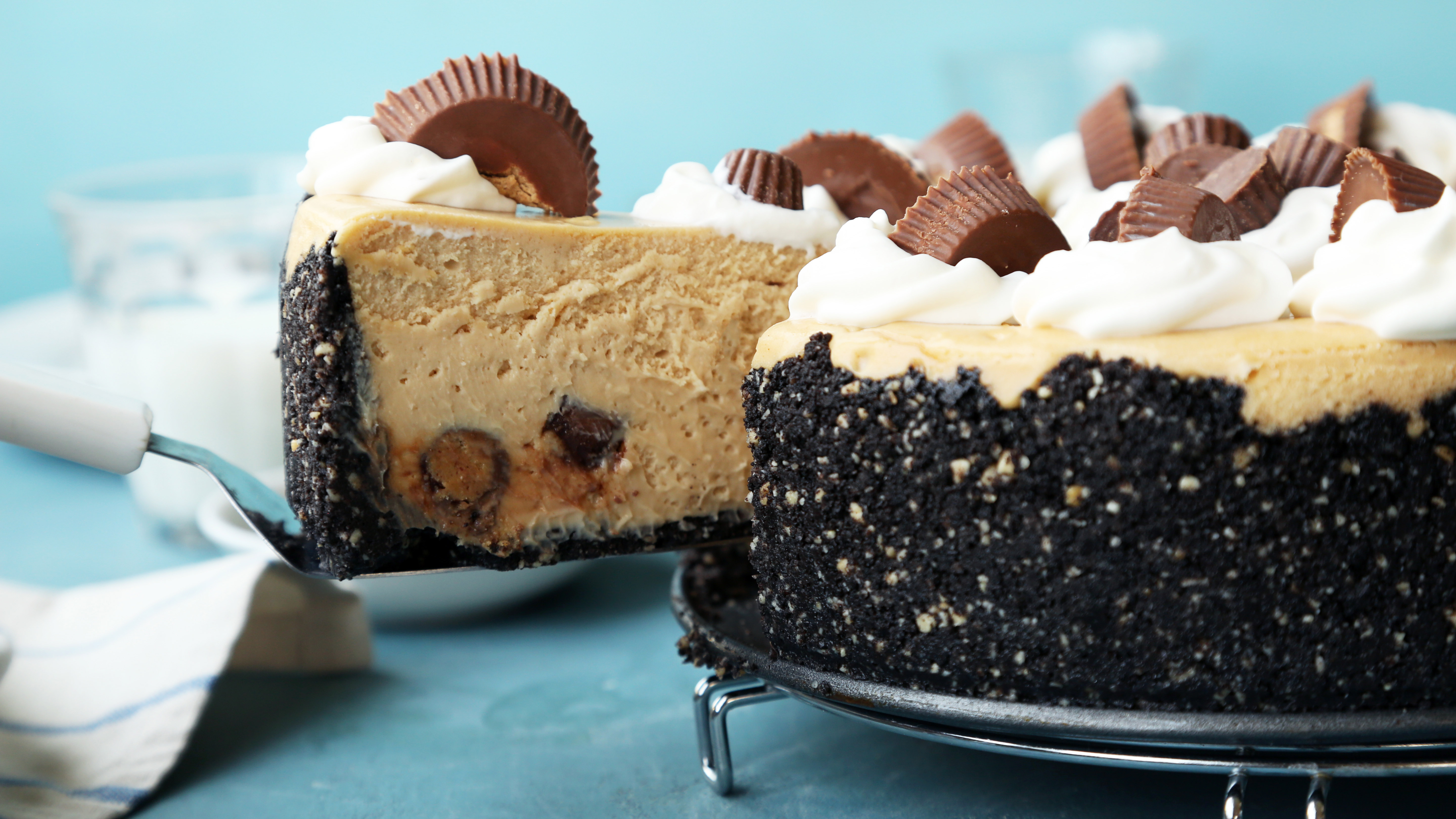 RUGGLES REESE'S PEANUT BUTTER CUP CHEESECAKE