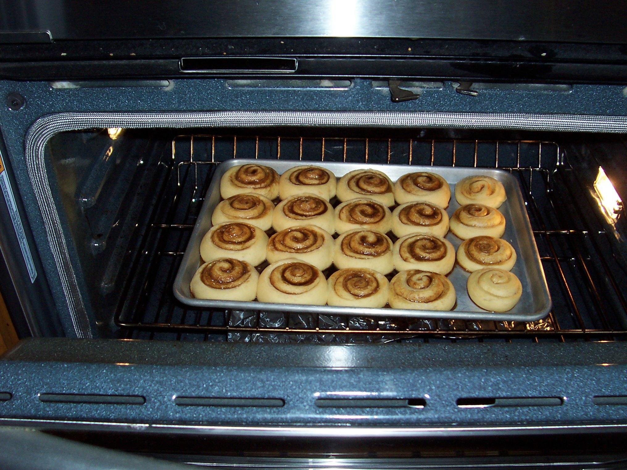 GOOEY CINNAMON ROLLS (BREAD MACHINE RECIPE)