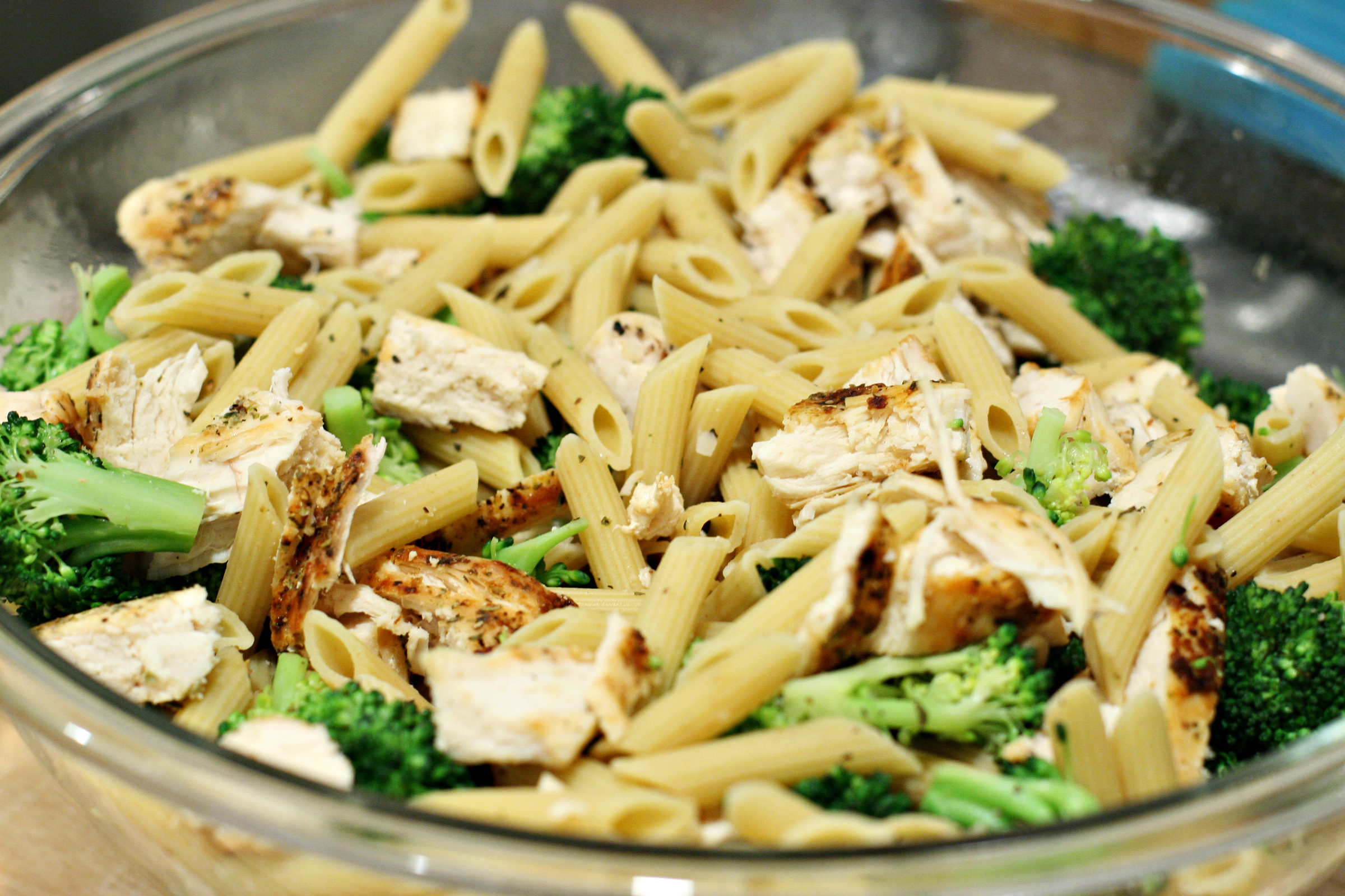 BROCCOLI AND GARLIC PASTA