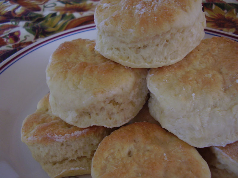 FLUFFY BAKING POWDER BISCUITS