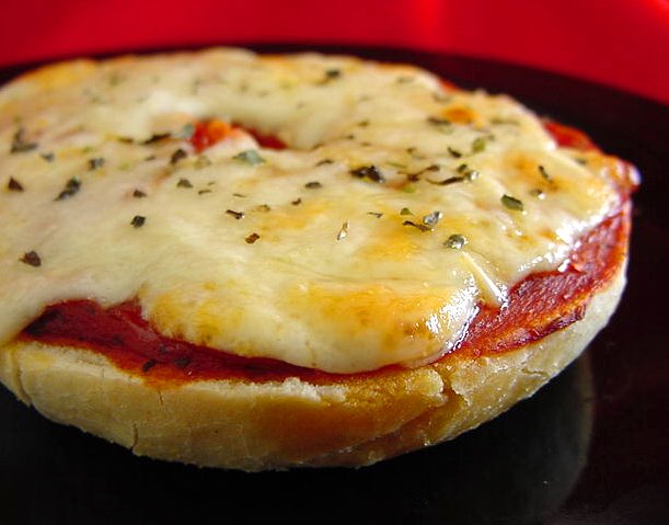 LUKE'S PIZZA BAGELS