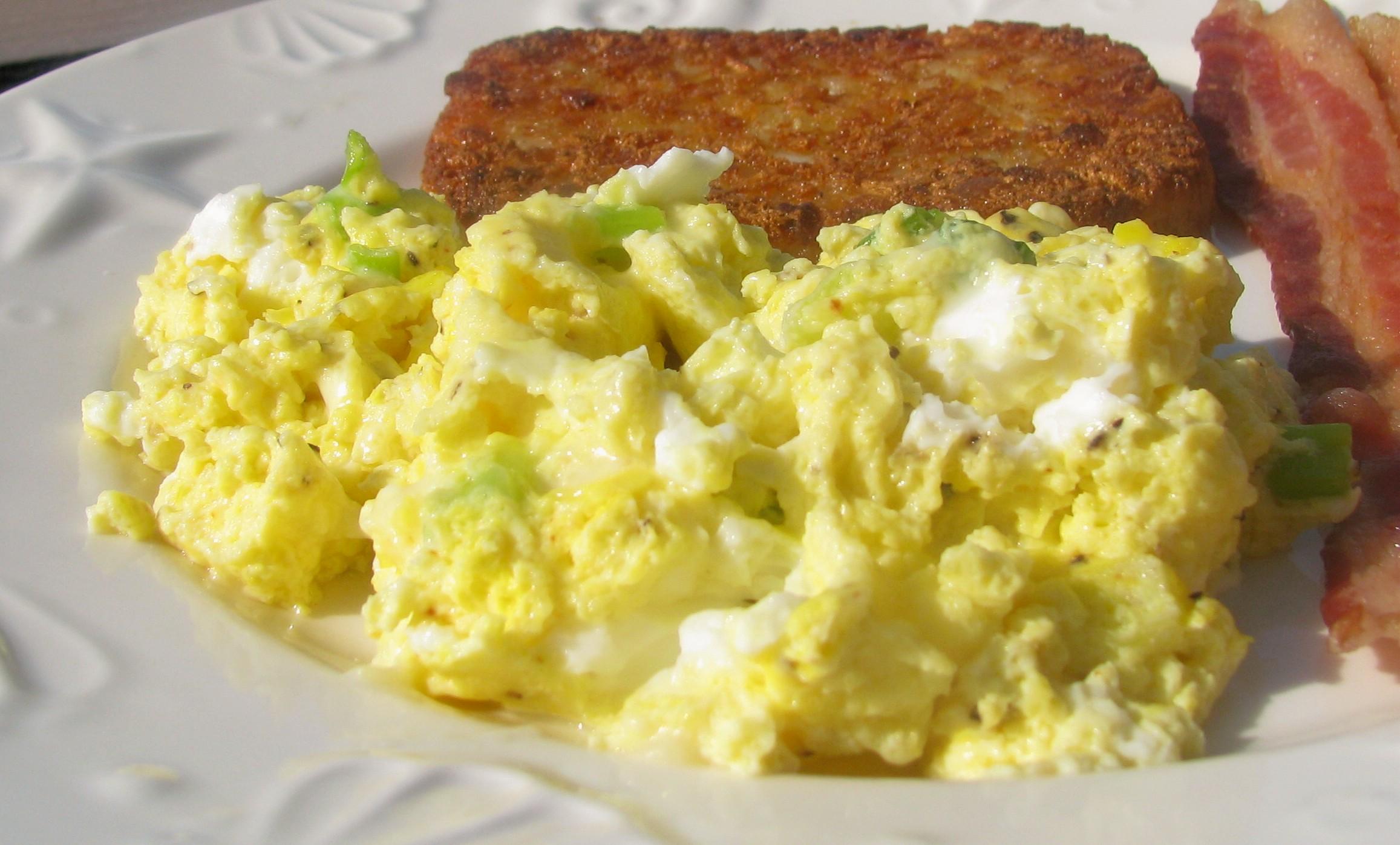 PERFECT MICROWAVED SCRAMBLED EGGS AND CHEESE FOR ONE.