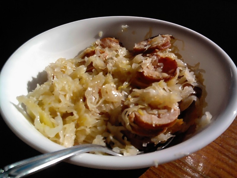 KRAPT AND SAUSAGE (SAUERKRAUT AND SMOKED SAUSAGE)