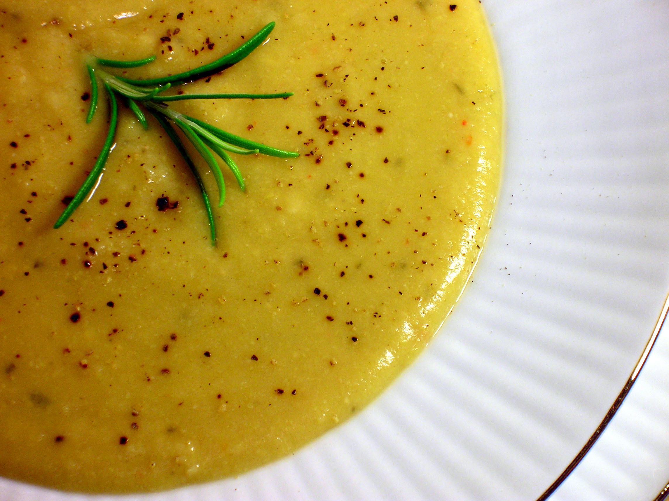 CREAMY CHICKPEA & ROSEMARY SOUP