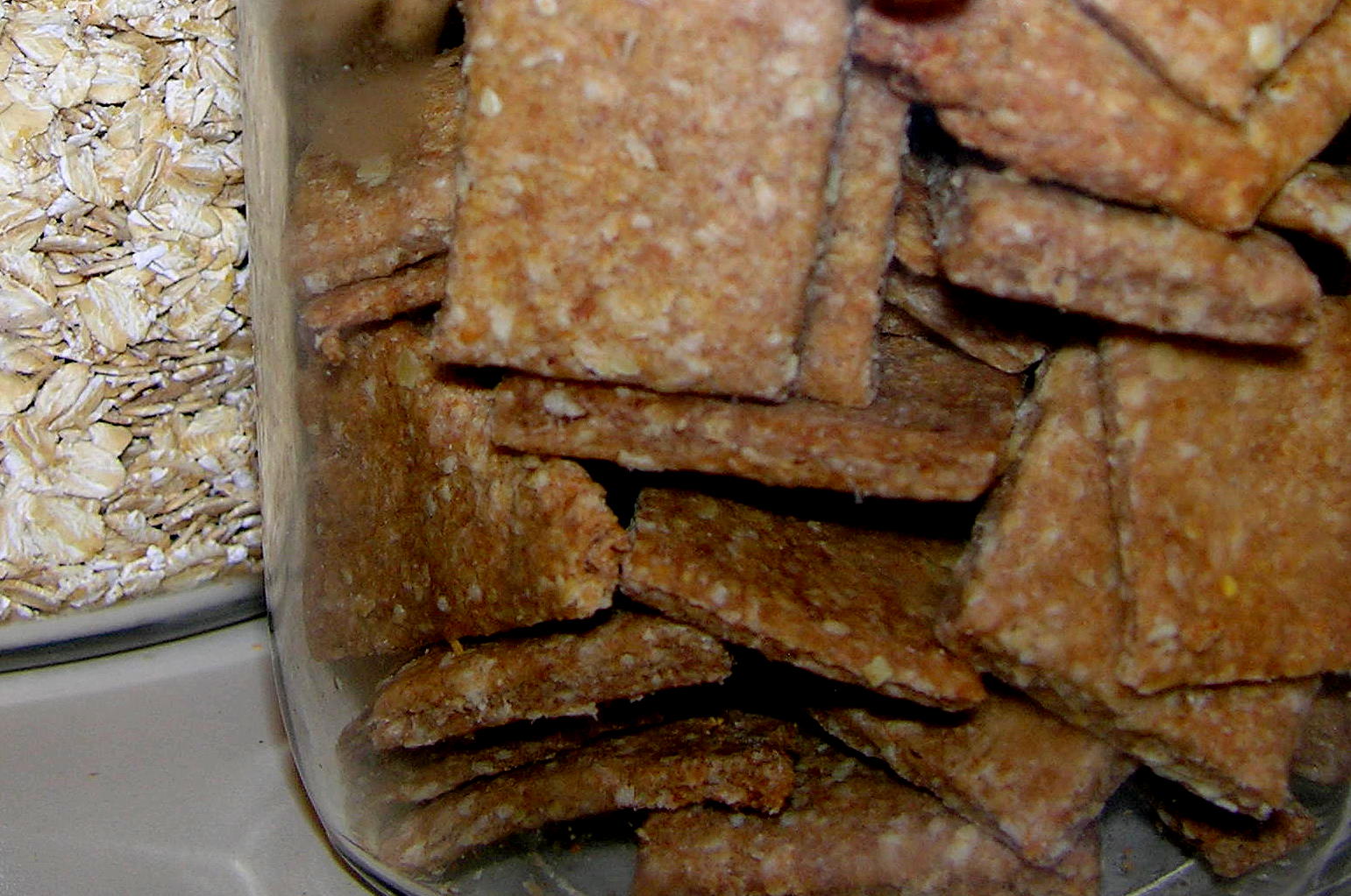 LOW-SODIUM WHOLE-GRAIN CRACKERS