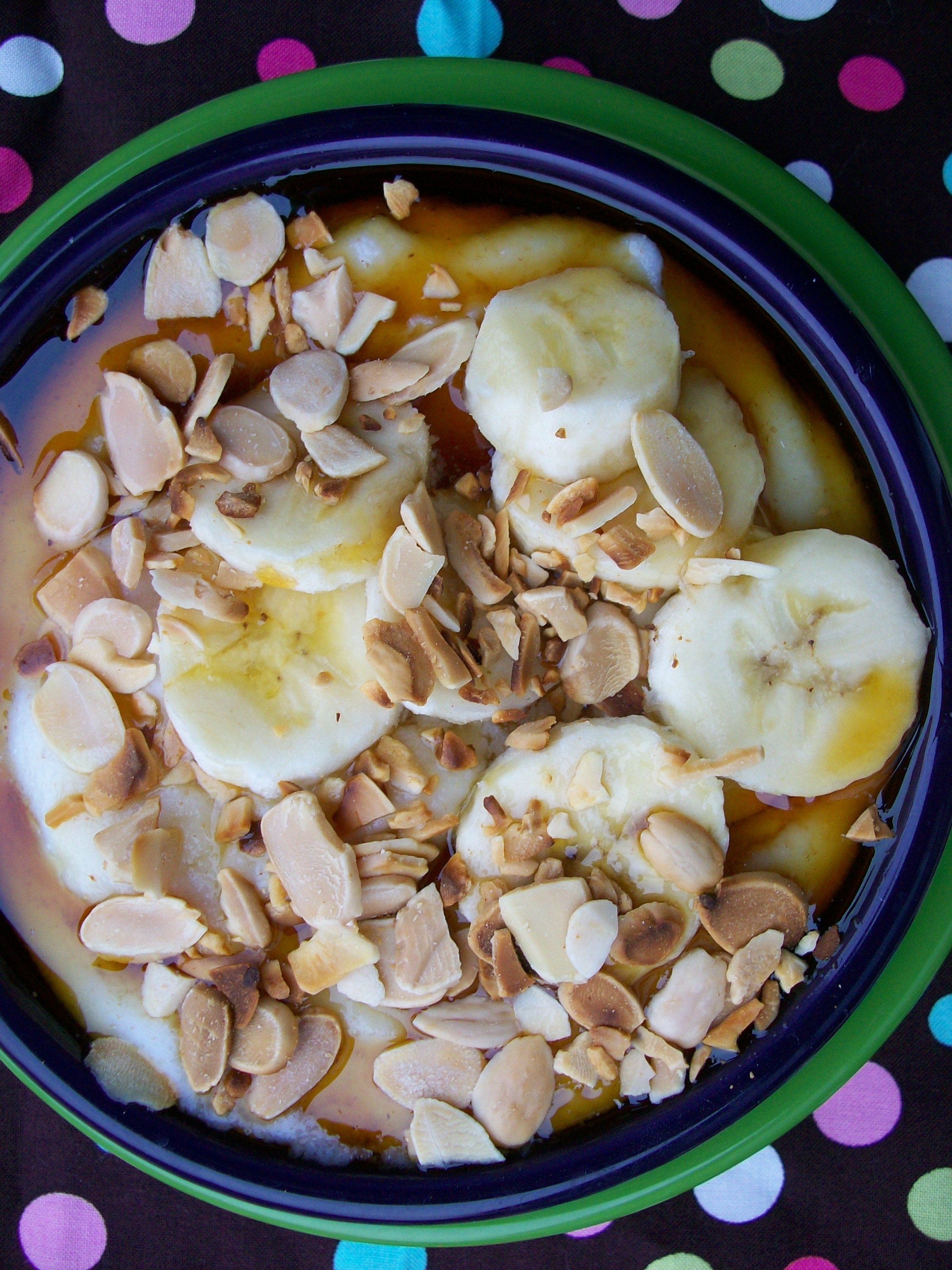 CREAMY CREAM OF WHEAT CEREAL WITH MAPLE SYRUP AND BANANAS