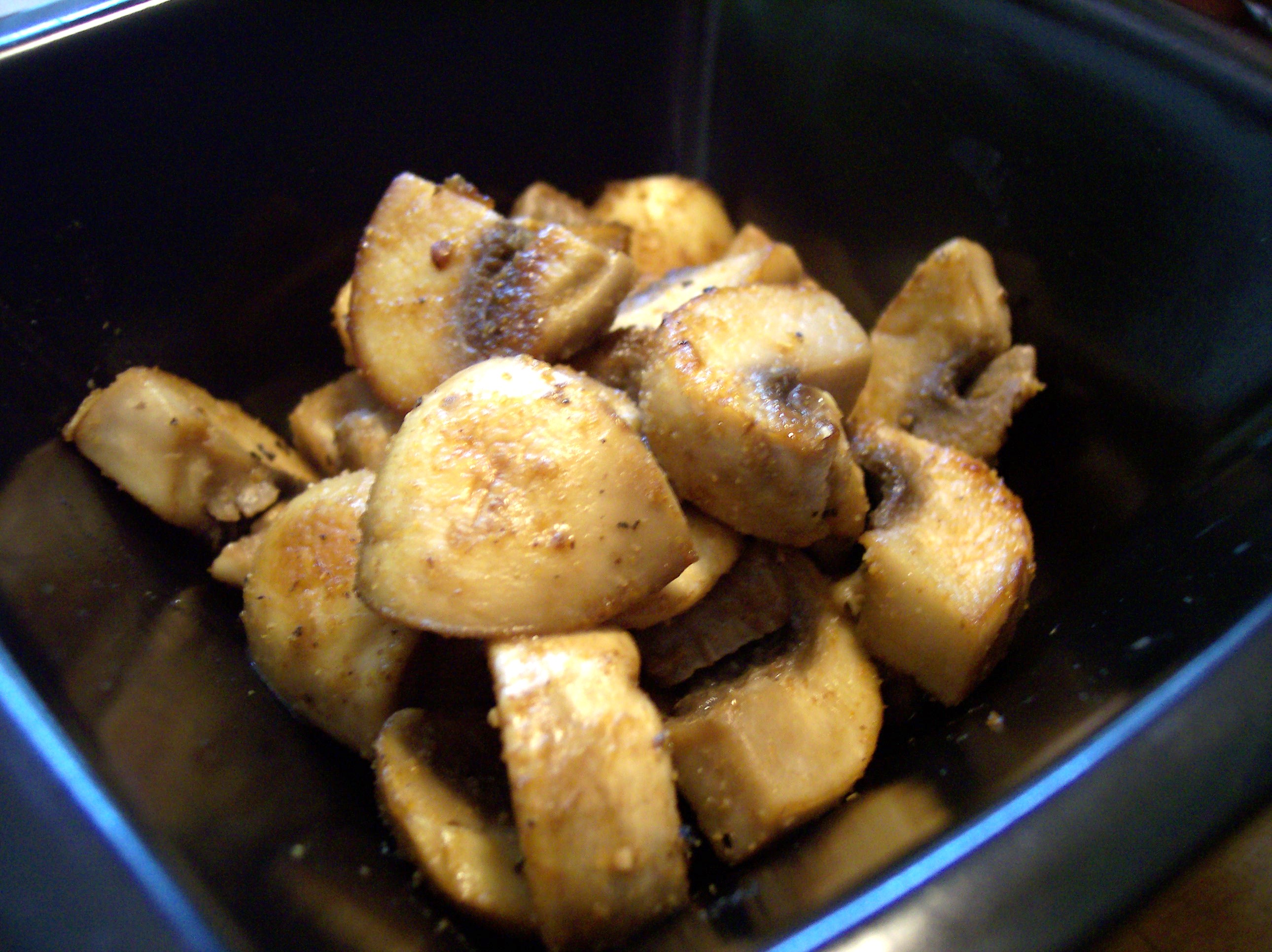 MUSHROOMS WITH WINE AND CORIANDER