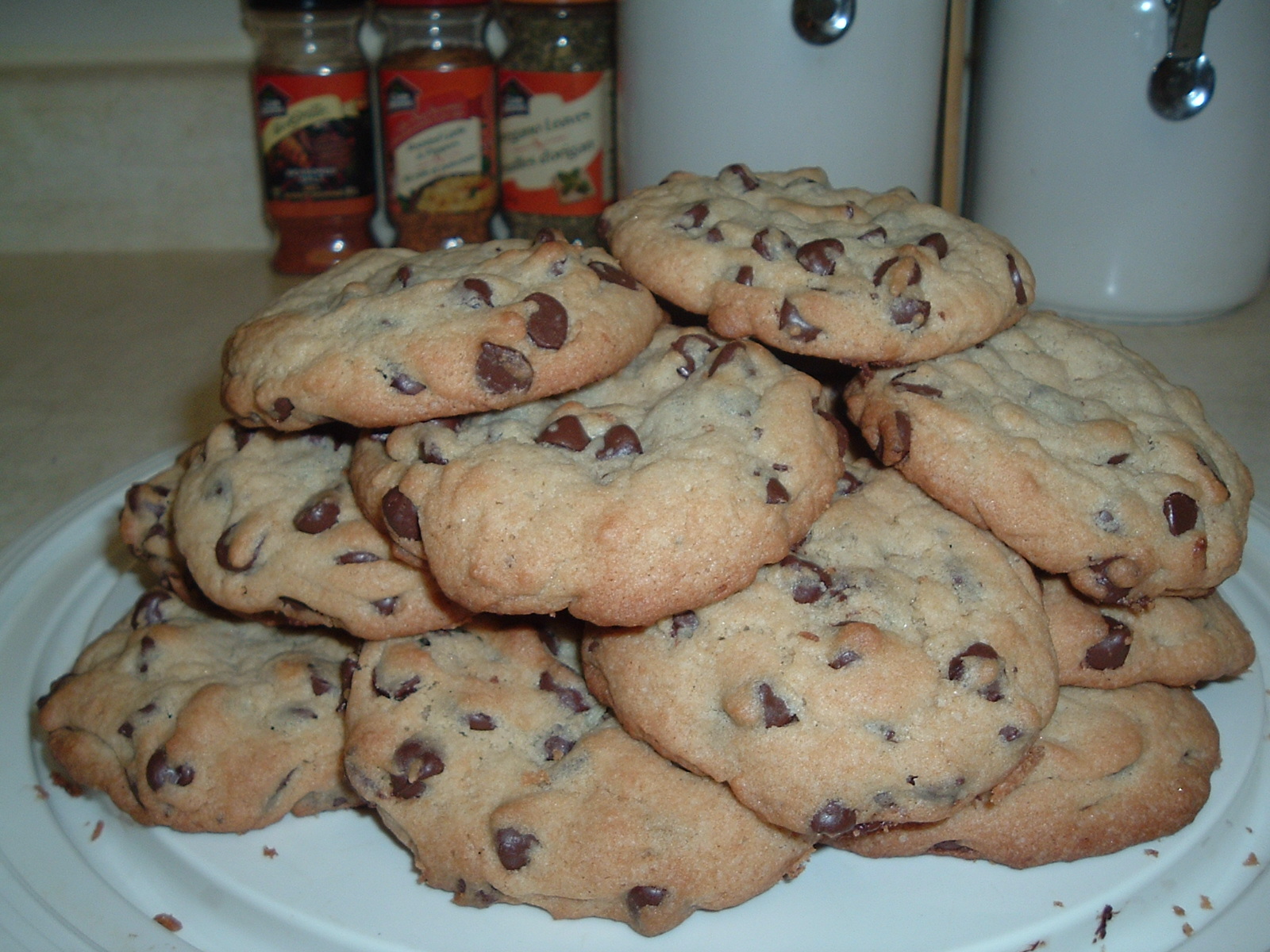 BIG AND CHEWY CHOCOLATE CHIP COOKIES