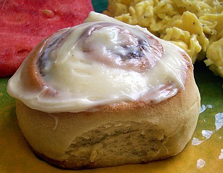 ✱ The Best CINNAMON ROLLS WITH CREAM CHEESE FROSTING