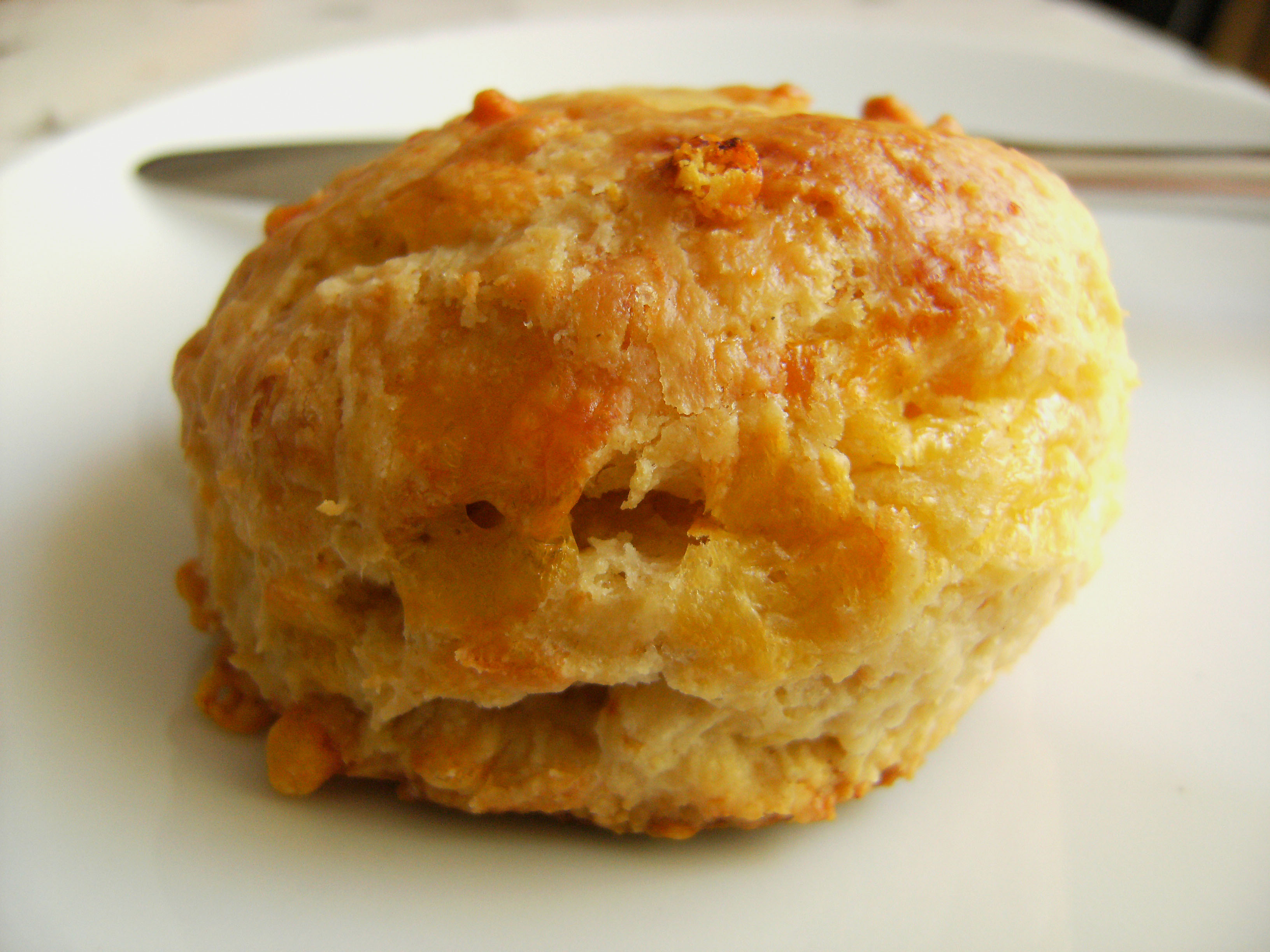 CHEDDAR CHEESE SCONES