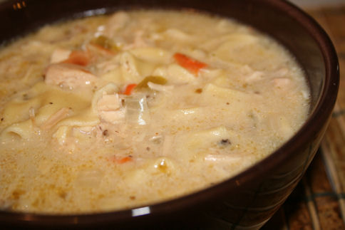 LAZY SLOW COOKER CREAMY CHICKEN NOODLE SOUP