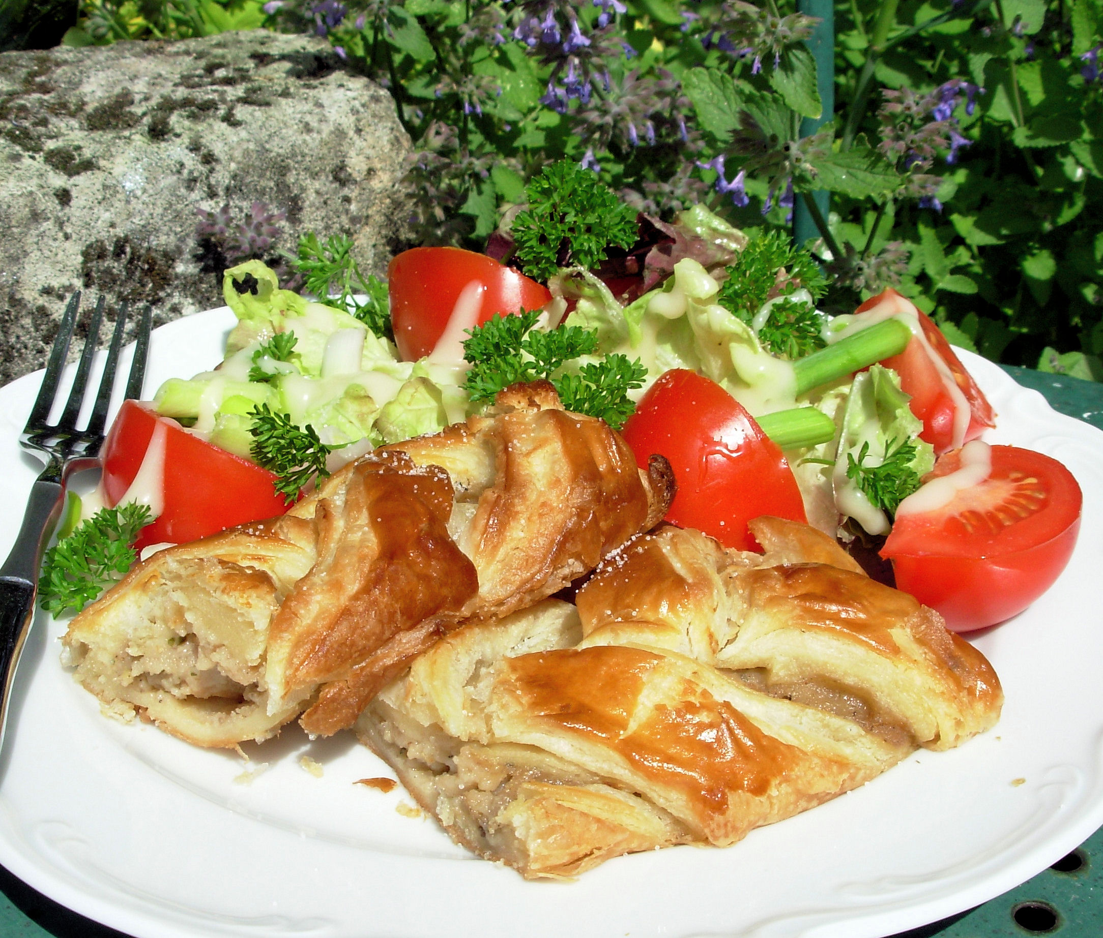 CHICKEN WELLINGTON (PUFF PASTRY-WRAPPED CHICKEN)